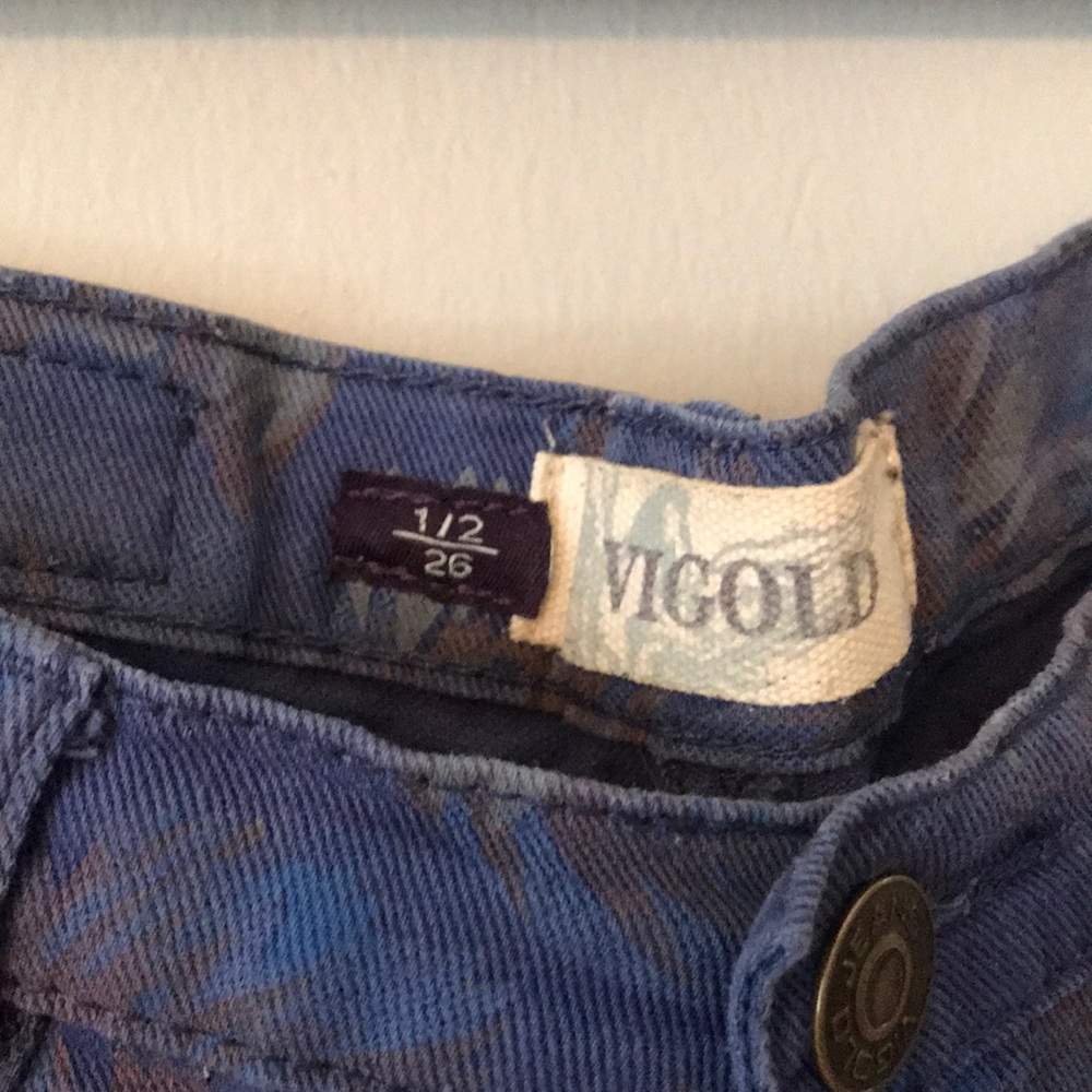 Women’s Shorts - Picture 2 of 3